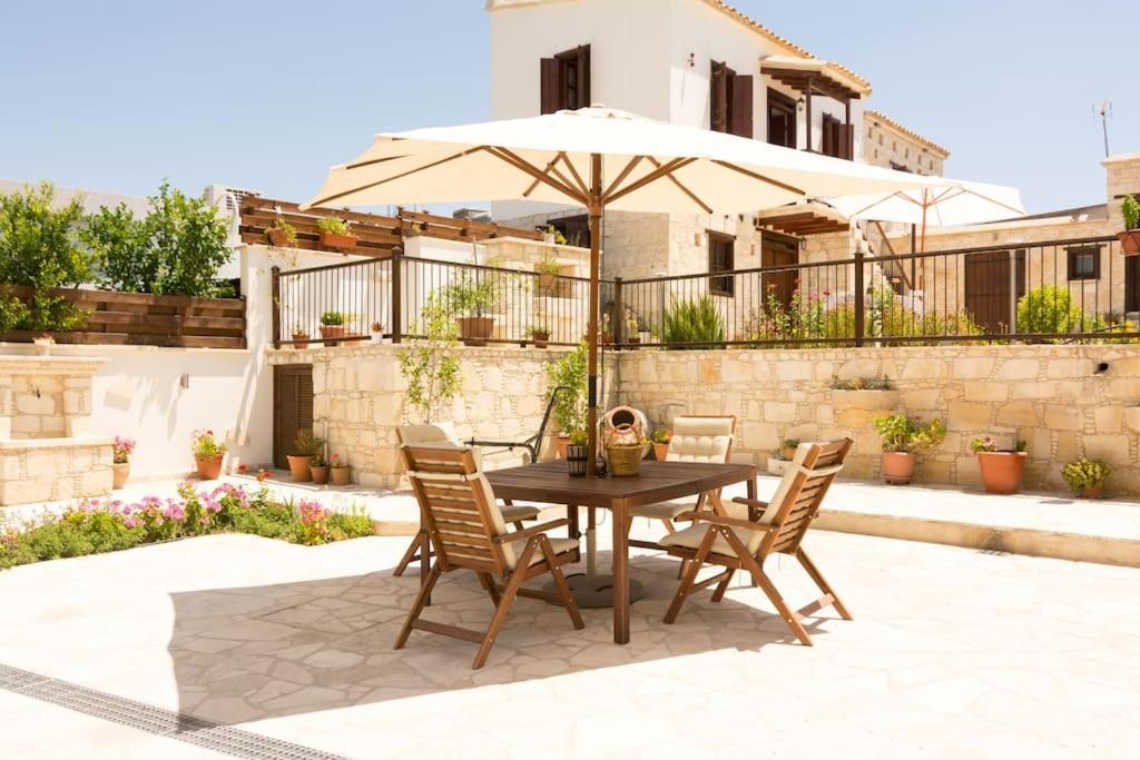 Olympia Traditional Houses Luaran gambar